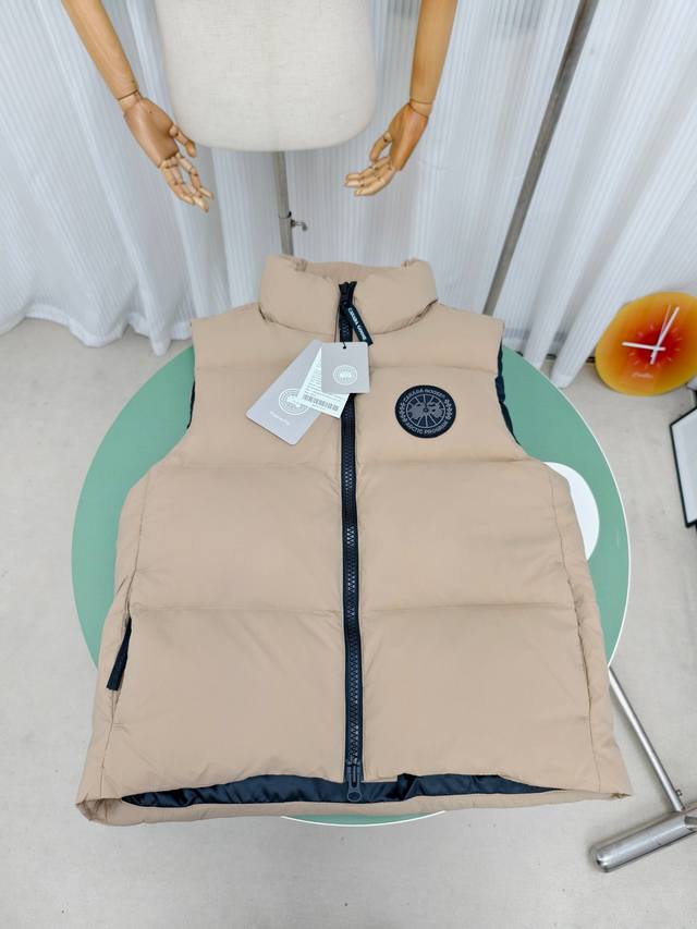 市售最高货 顶级版本 2804M款 Canada Gooes加拿大鹅Lawrence 羽绒马甲 高版本 Lawrence 羽绒马甲采用耐用的外壳和绗缝衣身，是四