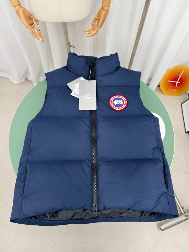 市售最高货 顶级版本 2804M款 Canada Gooes加拿大鹅Lawrence 羽绒马甲 高版本 Lawrence 羽绒马甲采用耐用的外壳和绗缝衣身，是四