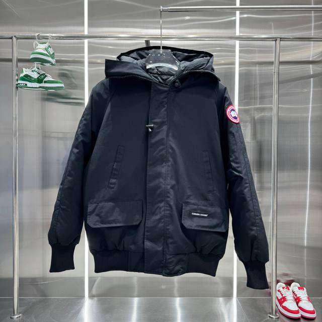 高版本 Canadagoose 加拿大鹅 Chilliwack01款飞行员夹克羽绒服，正品原衣开模，需要正品对比随时来看，辅料全部原厂定制 面料对照正品的软硬度