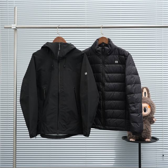 可隆三合一 当寒风吹响号角 是时候备一件扛寒羽绒了 三合一的设计 一衣搞定三季穿搭 当之无愧的性价比之王 冬日抗寒的杠把子 颜色：黑色、卡其色、土黄色、青黄色