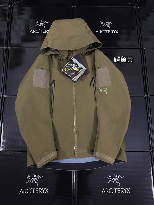 市场最高版本 全溢胶！！ Arc'teryx 始祖鸟 Leaf Alpha Gen2 军鸟冲锋衣 军绿细节补充 正品客供的Gore-Tex防风防水保暖的面料 成
