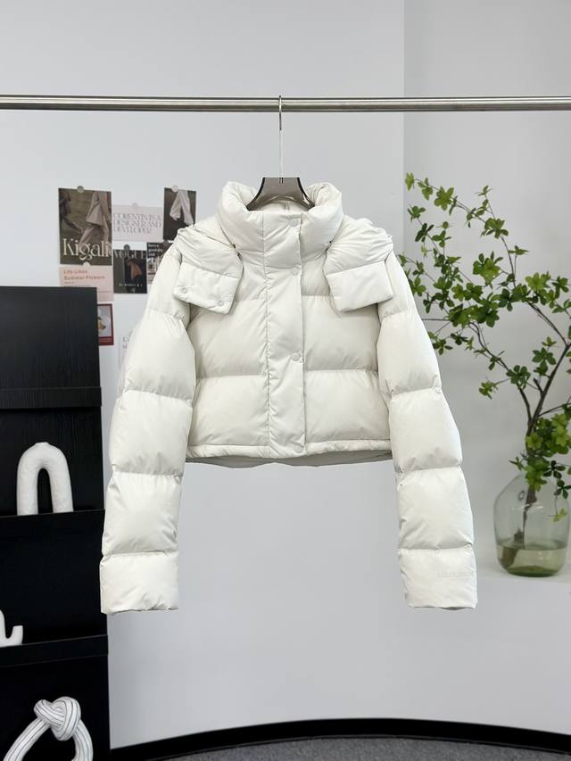 Lululemon三格羽绒服 新品 Lw4Btos女款#Lululemon轻薄羽绒服 设计理念： 这款温暖的羽绒外套伴你度过寒冬；下摆可调节，按 需造型，同时锁