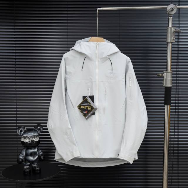 顶级版本Arcteryx始祖鸟 Alpha系列 Sv 第7代 Gore-Tex Pro 刺绣Logo图案休闲运动连帽拉链硬壳冲锋衣滑雪服破晓蓝 货号：X0000