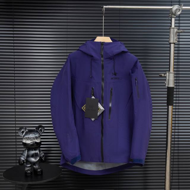 顶级版本Arcteryx始祖鸟 Alpha系列 Sv 第7代 Gore-Tex Pro 刺绣Logo图案休闲运动连帽拉链硬壳冲锋衣滑雪服破晓蓝 货号：X0000