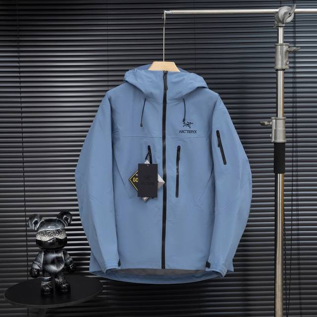 顶级版本Arcteryx始祖鸟 Alpha系列 Sv 第7代 Gore-Tex Pro 刺绣Logo图案休闲运动连帽拉链硬壳冲锋衣滑雪服破晓蓝 货号：X0000