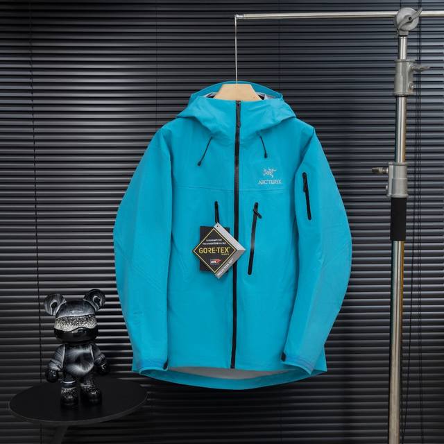 顶级版本Arcteryx始祖鸟 Alpha系列 Sv 第7代 Gore-Tex Pro 刺绣Logo图案休闲运动连帽拉链硬壳冲锋衣滑雪服破晓蓝 货号：X0000