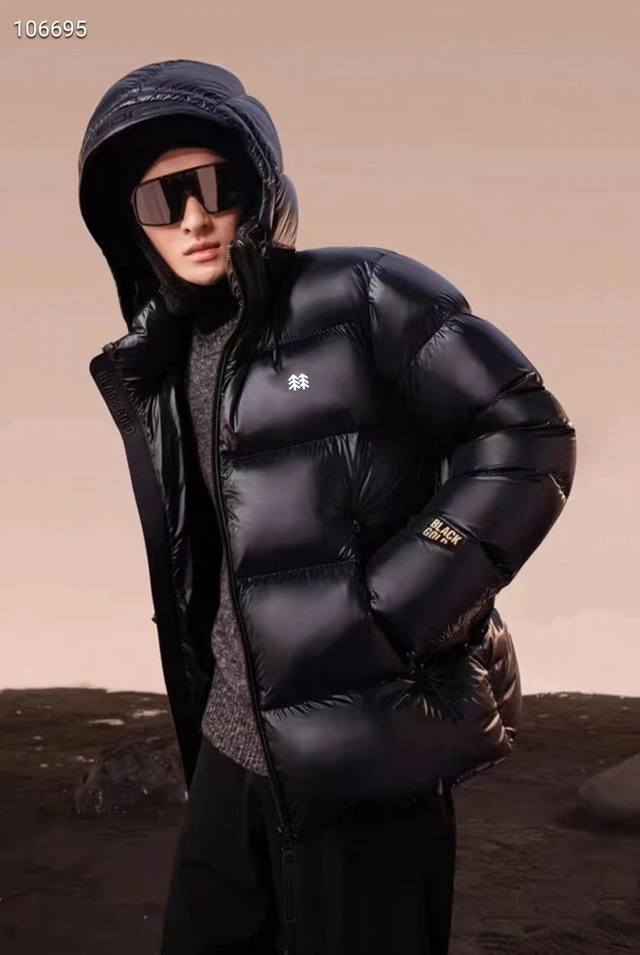 供 控 白鸭绒 Kolon Sport可隆 25Ss最新款经黑金羽绒服连帽男女情侣款 帽子脱卸 90鸭绒+热反射！ 黑金羽绒服内有B1317热反射拼接能够有效降