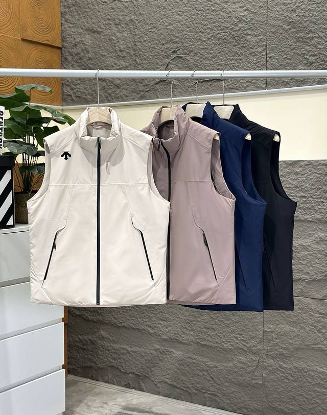 供 控 羽绒羽绒！迪桑特Descente新款功能性品质好90绒！防风防水，版型正 上身效果极佳 挺阔B1299有质感 A6户外功能防水级别 ，细节图均为实拍 ，