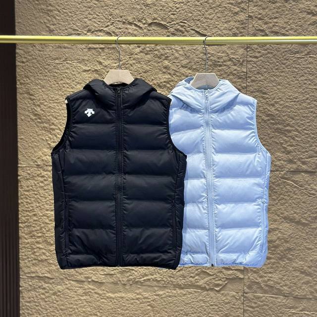 供 控 迪桑特Descente新款功能性棉马甲品质好。防风防水，版型正 上身效果极佳 挺阔有质感 A6户外B1299功能防水级别 ，细节图均为实拍 ，防水压胶拉