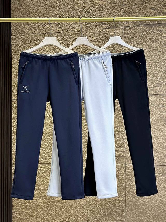 供 控 始祖鸟冬季新品男士加绒户外休闲长裤，可商务可休闲！ 客供定制矩阵网格B1299面料！内里复合加绒，更加保暖！ 抗皱性稳定性强，持久耐穿，不易变形，历久弥