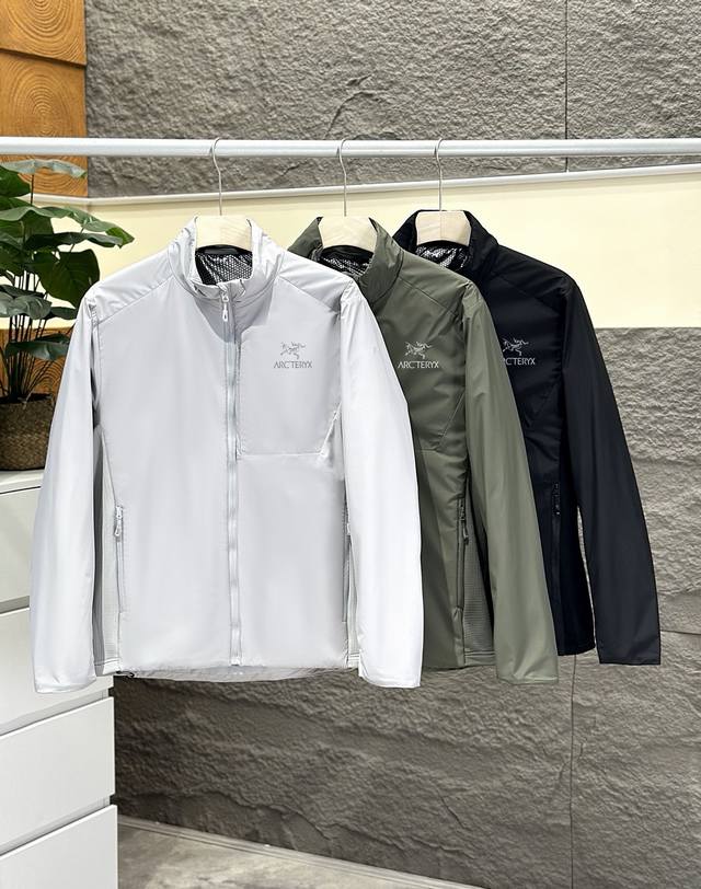 供 控 始祖鸟立领三防科技棉服，轻量化设计，为湿冷户外运动而生城市商务户外均可 男士B1299棉服 防油 防污 核心保暖棉服 恒温保温高蓬超轻,可压缩 超轻量化