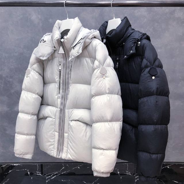 高版本 Moncler 蒙口 双标织带款羽绒的、男女同款，灰白色、黑色 1-5 M06