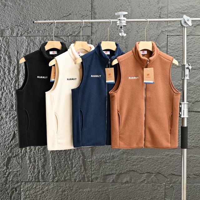 供 控 猛犸象25Ss秋季新款刺绣摇粒绒立领马甲！ 胸前经典万针精心刺绣Logo，加绒秋冬马甲户外休闲坎肩外套防风保暖马甲，非常适合日常城市通勤！不管是材质还是