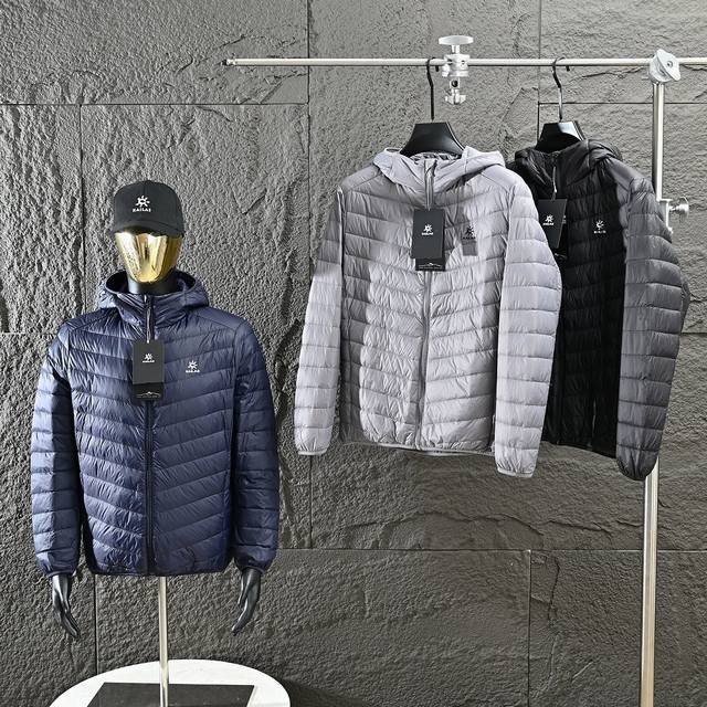 供 控 凯乐石25Ss冬新款男士连帽轻薄羽绒服 ！ 极简个性款设计，超强御寒性能， 90%白鸭绒填充，秋冬季新款轻量连帽羽绒服外套，能应对各种坏境，耐磨且保暖，