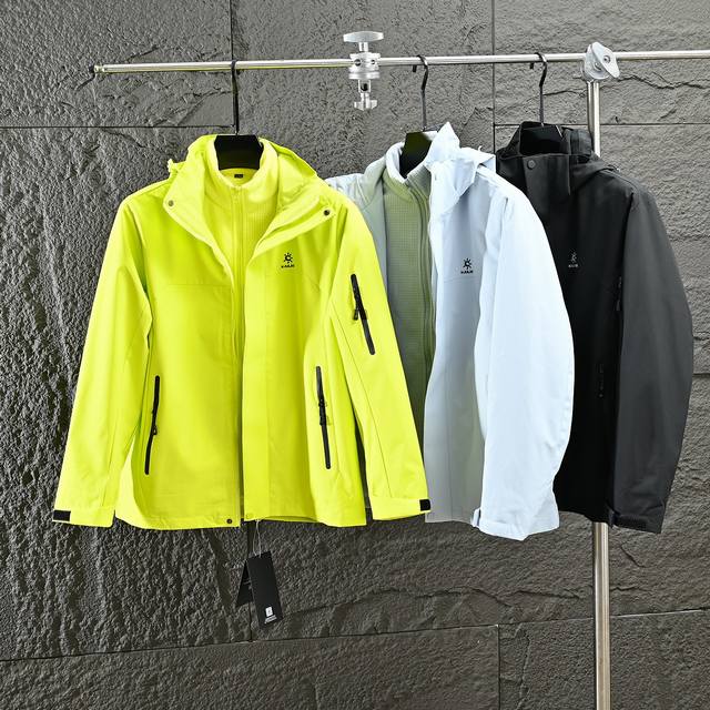 供 ，控 凯乐石户外二合一摇粒绒内胆冲锋衣外套！可拆卸内胆 内胆可单穿，高品质 ，科技面料 防风防水 ，轻量化设计 ，宽松大牌设计 立体剪裁 冲锋衣透气舒适面料