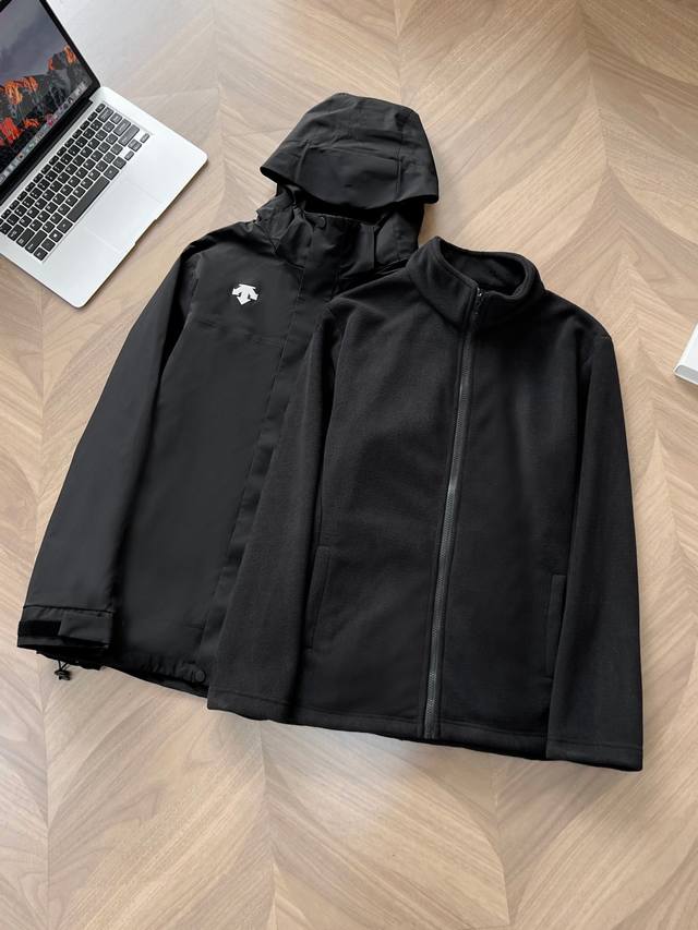 7708# Descente 迪桑特户外防风防水拉链休闲夹克功能性薄款连帽三合一外套 面料采用轻薄、防风，透气，轻量，耐磨，Dwr处理 防泼水 能凝结面料水珠，