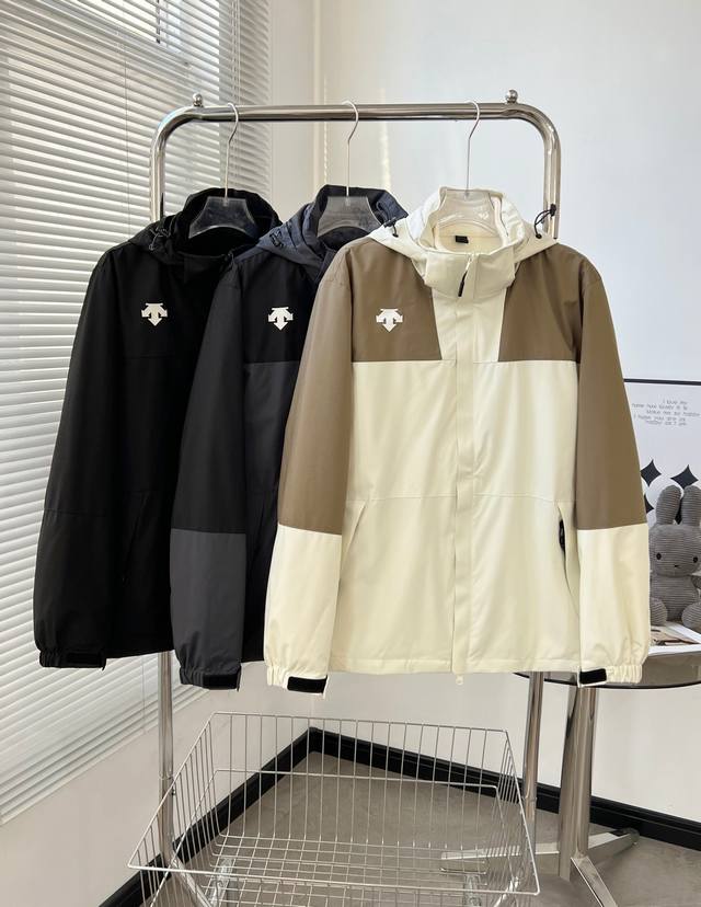 8956# 三合一 银狐绒 高版本主推款 迪桑特三合一冲锋衣 Descente 迪桑特三合一 带内胆 情侣款双色连帽户外运动软壳冲锋衣外套 内胆可拆卸 一衣三穿