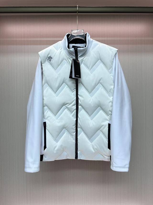 供 控30 Zp在售3000 达标90白鸭绒 Descentegolf 迪桑特高尔夫 Pro系列 男女同款假两件羽绒服 国标90白鸭绒填充 并设有经典长方格绗缝