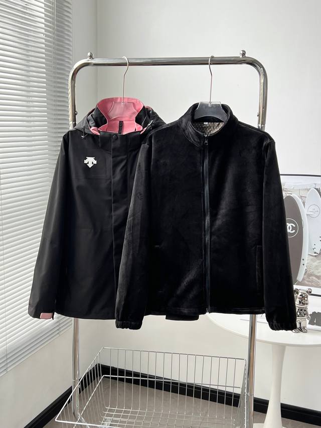 6802# 女款收腰 Descente 迪桑特女款三合一冲锋衣 这款冲锋衣以其卓越的品质和精湛的工艺，成为了女性户外装备的理想之选。 软壳材质，既具备出色的防风