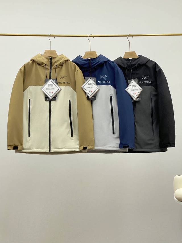 供 控 鸟家新款棉衣外套！情侣款！ 超强福利跑量新款 户外情侣款连帽加厚羽绒棉衣外套！ 连帽设计，帽子不可拆卸！ 简约大方的羽绒棉衣外套 超轻保暖，立体剪裁设计