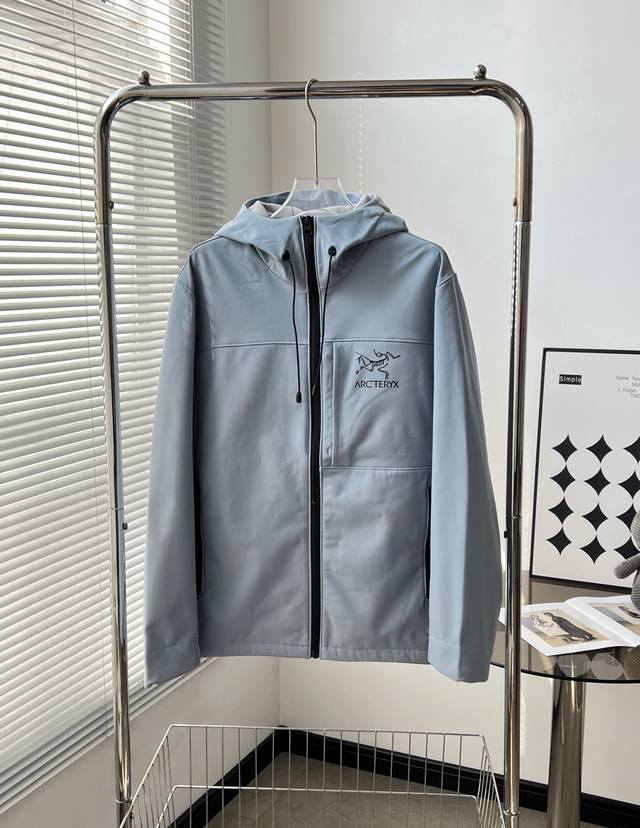 8953# 高端来袭！完美出品！原版复刻！ Arc'teryx 始祖鸟户外王者情侣款春季户外防风防水休闲夹克软壳功能性连帽抓绒外套！ 薄绒内里！保暖排湿！ 属于