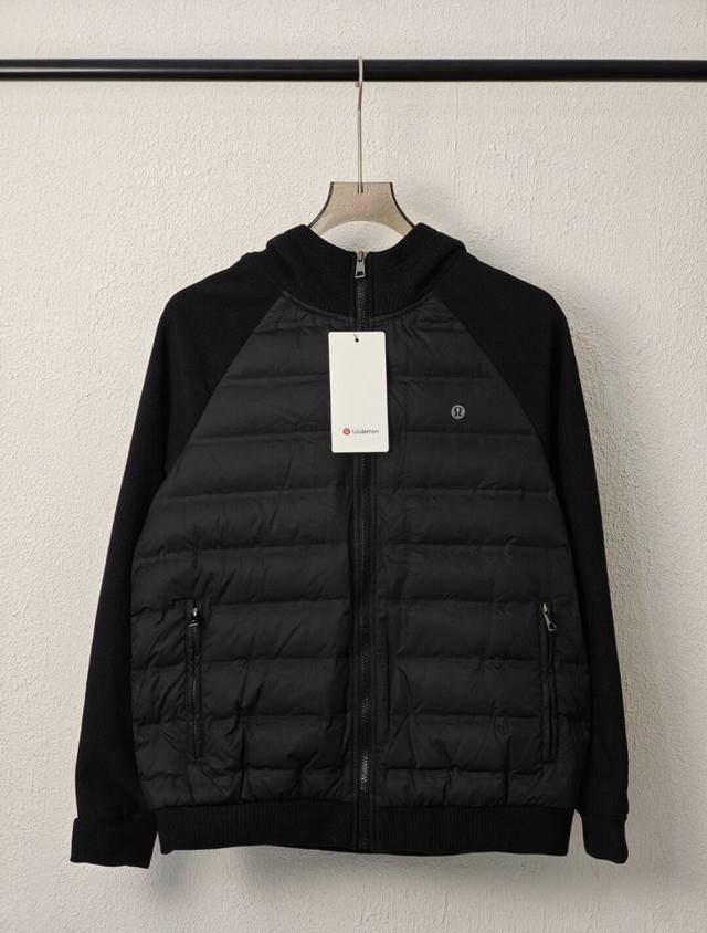 供 控 Lululemon露露男女同款针织拼接连帽羽绒服 新款轻薄拼接羽绒服 衣身采用进口90白鸭绒填充 轻盈并且保暖出众 袖身高密度加A9999绒内里款号 9