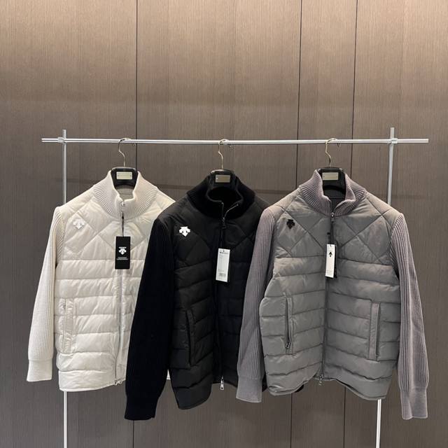 供 控 棉质针织羽绒 Descente迪桑特 运动棉针织拼接立领轻薄羽绒服男女同款 今年办公室白领必备的单品！针织立领风的羽绒外套，轻薄的鸭绒填充，适合办公室穿