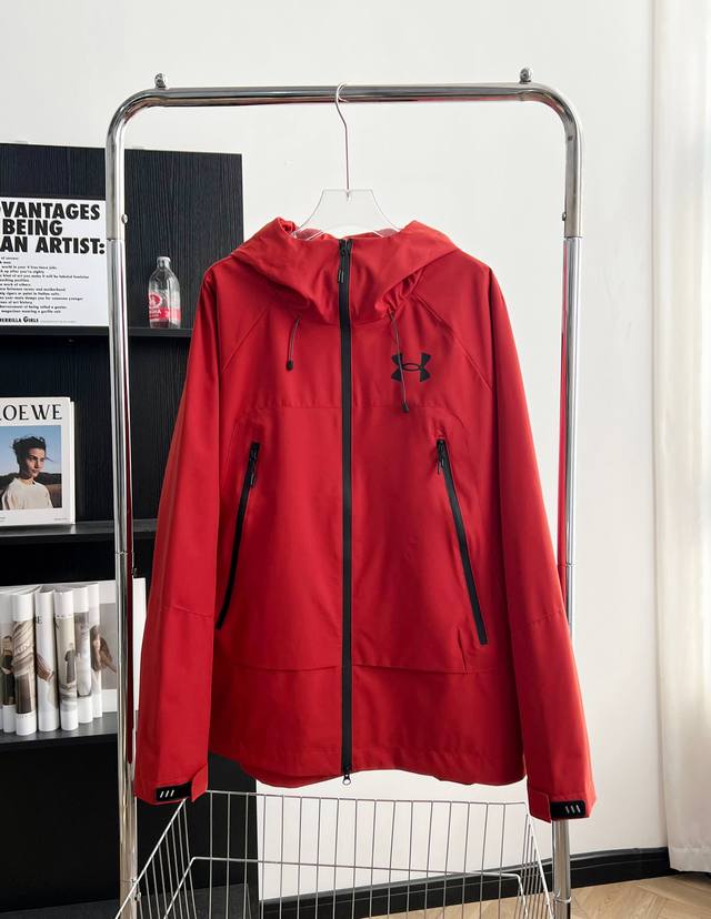 9912# Ua安德玛连帽锋衣情侣冲锋衣夹克 原厂专用Gotex科技面料 单冲面料料， Dryvent 冲锋衣独有的防风透气工艺！使体验者首次真正体会到全天候最