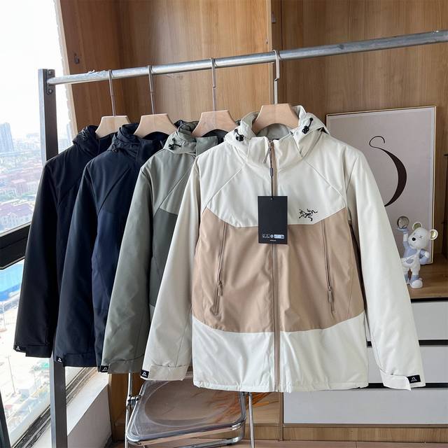 供 控 Arc'teryx 始祖鸟24年冬季棉衣外套！情侣款！ 户外情侣款连帽加厚羽绒棉衣外套！ 连帽设计，帽子可拆卸！ 简约大方的羽绒棉衣外套 超轻保暖，立体