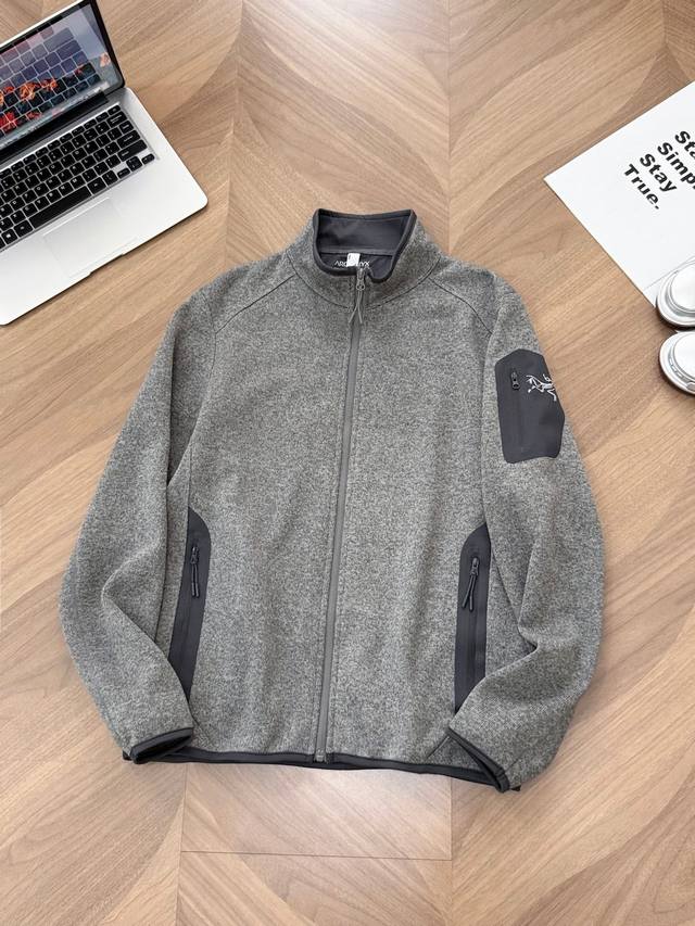 9969# Arc‘Teryx始祖鸟Covert Cardigan户外保暖抓绒衫开衫外套 超火爆海外版.采用岛国進口的醉新的阳离子面料相对之前几款，可以说是全新