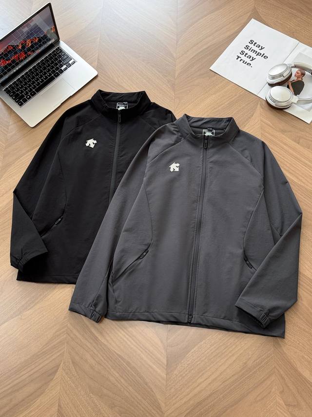 9980# Descente 迪桑特秋季新款针织立领夹克！ 这款迪桑特立领夹克款式非常之经典，这个品质决对炒棒！！！性价比天花板 城市户外商务休闲高弹抗皱针织夹