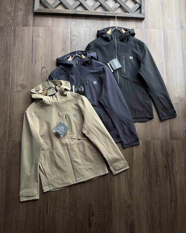 供 控 科隆Kolon Sport Hike 可隆男士夹克男款冲锋衣防风防泼水舒适保暖冲锋衣 内里全溢胶 顶级户外 户外出行想兼顾专业防护与穿搭质感？这件科隆软