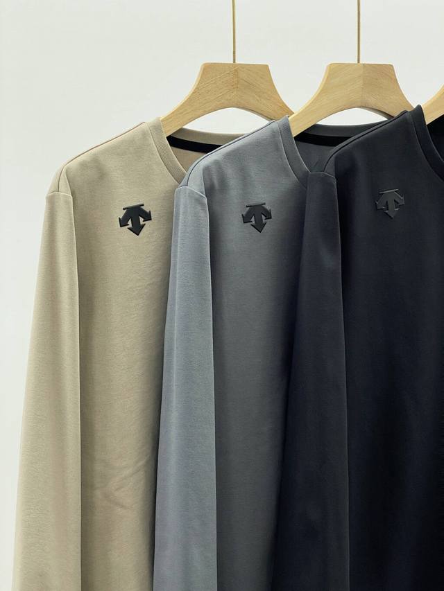 供 控 Descente迪桑特男士圆领卫衣套头衫25秋季新款，压胶设计 220克重麻桑索罗那面料 的聚酯纤维，速干科技 轻盈轻薄 吸湿排汗 甄选优质面料 不起球