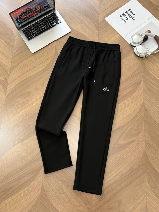 9953# Alo新款长裤｜自在型格，步履生风 轻盈有型，穿出高级感 爽滑面料加持，如第二层肌肤般贴合，运动、通勤、休闲无缝切换。 立体剪裁+微压设计，藏肉显瘦