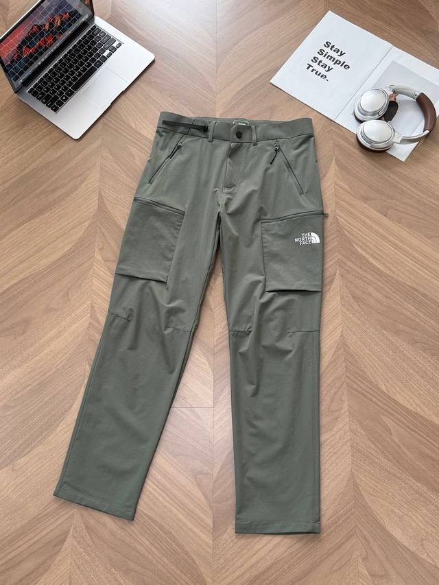 9958# The North Face北面2025年最新男子休闲运动长裤 油滑细腻亲肤还有360°的自由活动滑爽空间，无拘无束的自在感！横向细坑条的经编，触感