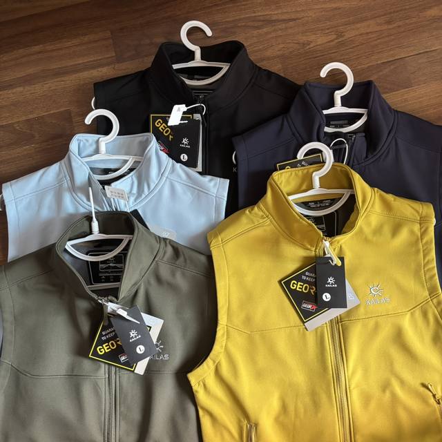 供 控 刺绣款 高品质，雪梨纸精包装 Kailas 凯乐石25秋季新款！男士户外运动休闲防风防水刺绣背心马甲！掌柜力荐！线上线下同步！区别市面通货！经典百搭不挑