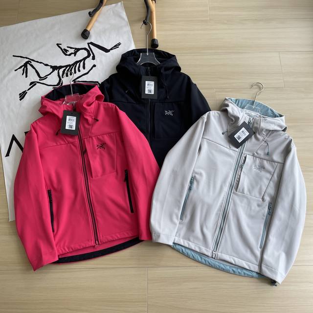 供 控 品质软壳外套Arc'teryx 始祖鸟三色软壳Gamma Mx Hoody纯色保暖软壳连帽冲锋衣外套上衣 秋冬城市通勤和户外攀岩运动，防风耐磨透气 相比