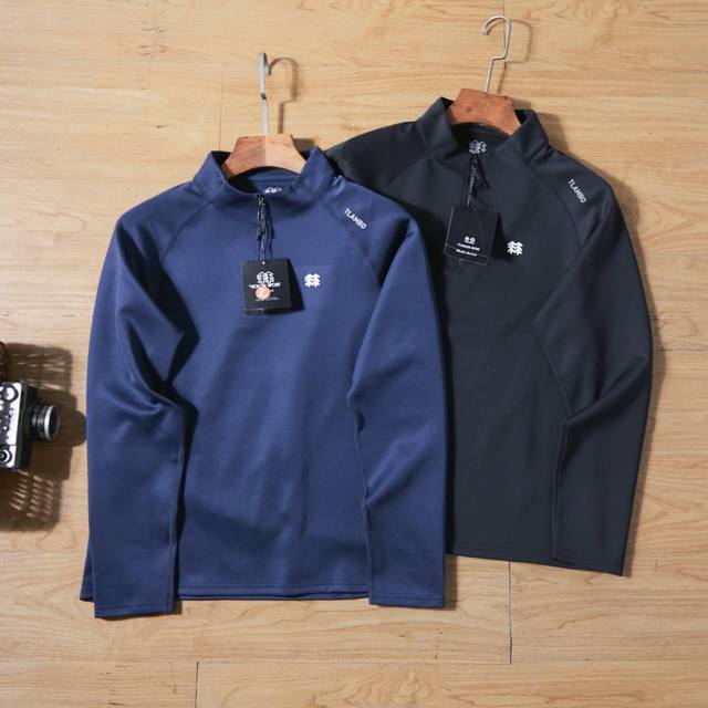 供 控105 Kolonsport可隆秋冬户外新款男款弹力运动户外休闲中厚半拉链打底衫长袖， 春夏季运动最值得推荐的好物！锦纶拉绒面料，德芙版丝滑的感受！ 正面