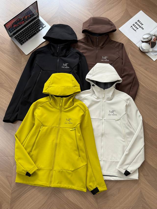 供 控 始祖鸟 Arcterxy*25年秋季新品鸟家同款Gore-Tex 防水透气软壳冲锋衣 特定最新科技面料，内里复合加绒，最新的设计！ 全身压胶拉链设计，再