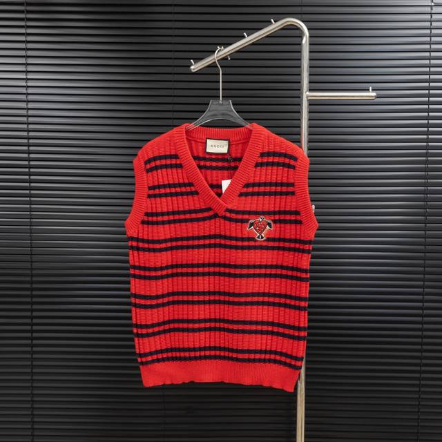 款式：古驰Gucci老鹰刺绣V领针织羊毛背心 尺码：S-Xxl 面料：羊毛混纺 辅料：全套定制原版辅料 无性别区分 男女同款