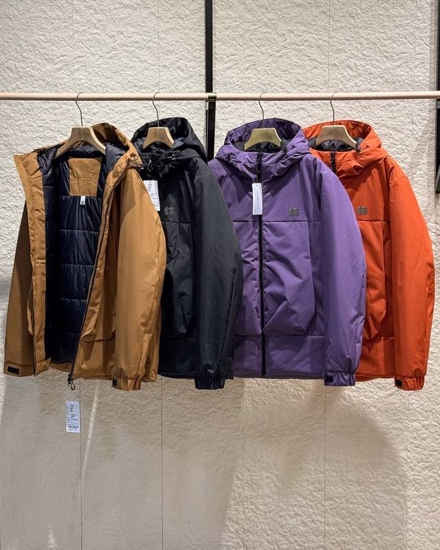 供 控 Kolon Sport可隆 25冬季新款棉衣男女同款 颜色：黑色 深棕 砖红橙 梅紫 尺码: M到3X 专柜在售2880+小树版型 色系专柜在线 ，新款