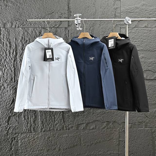 供 控 Arcteryx始祖鸟加绒保暖软壳运动休闲男子冲锋衣外套！高端户外鸟家外套！复合聚酯纤维防水面料 ！全刺绣工艺！全套刺绣辅料！可以驾驭任何场合！3D立体