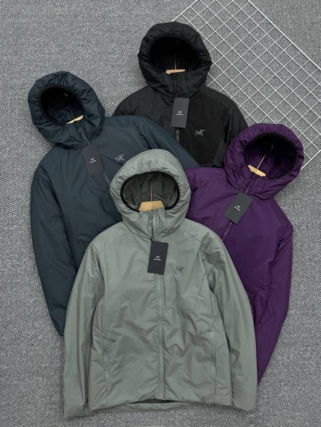 供 控 Arcteryx始祖鸟户外休闲石墨烯恒温连帽棉服 简约高性能的有效穿着 为湿冷户外运动而生 高性能保暖科技 湿水后仍能保持保暖 避免失温！应对风寒湿冷天