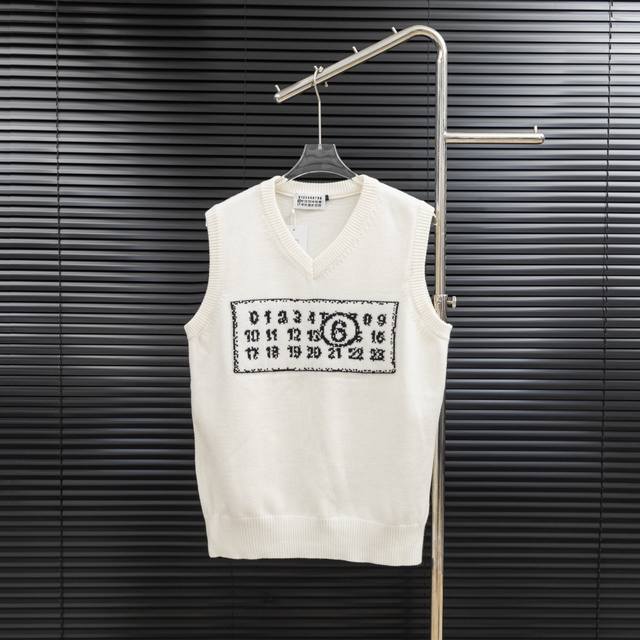 款式：马吉拉Mmj数字 V领针织羊毛背心 尺码：S-Xxl 面料：羊毛混纺 辅料：全套定制原版辅料 无性别区分 男女同款