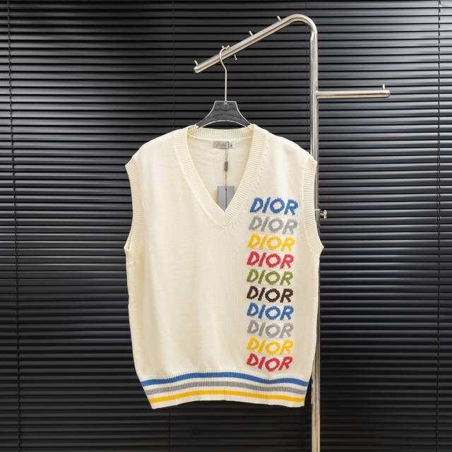 款式：迪奥Dior彩色提花 V领针织羊毛背心 尺码：S-Xxl 面料：羊毛混纺 辅料：全套定制原版辅料 无性别区分 男女同款