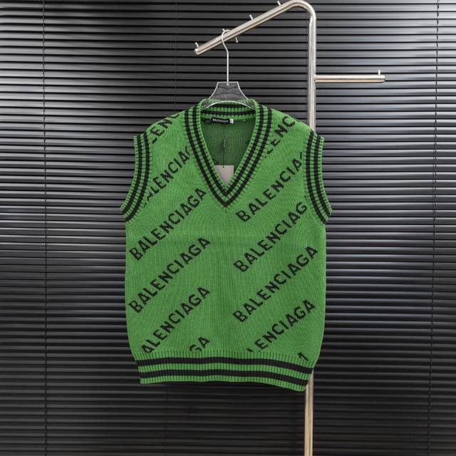 款式：巴黎世家Bal满印 V领针织羊毛背心 尺码：S-Xxl 面料：羊毛混纺 辅料：全套定制原版辅料 无性别区分 男女同款