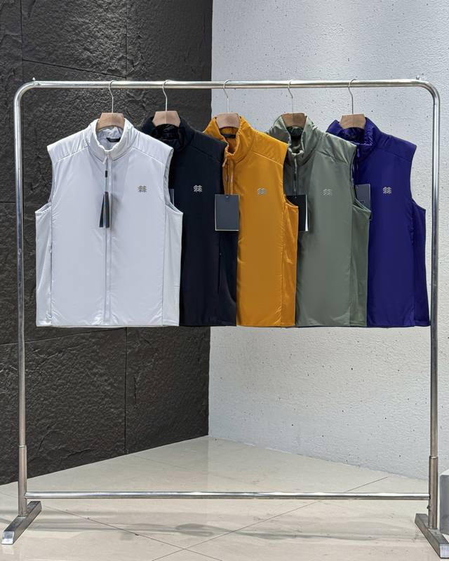 供 控 Kolon Sport可隆保暖棉衣冬防水防风透湿P棉男士B1318轻量夹棉马夹 凯乐石棉马甲，户外与日常穿搭的天选之选～ 多色可选，从简约白到个性紫，轻