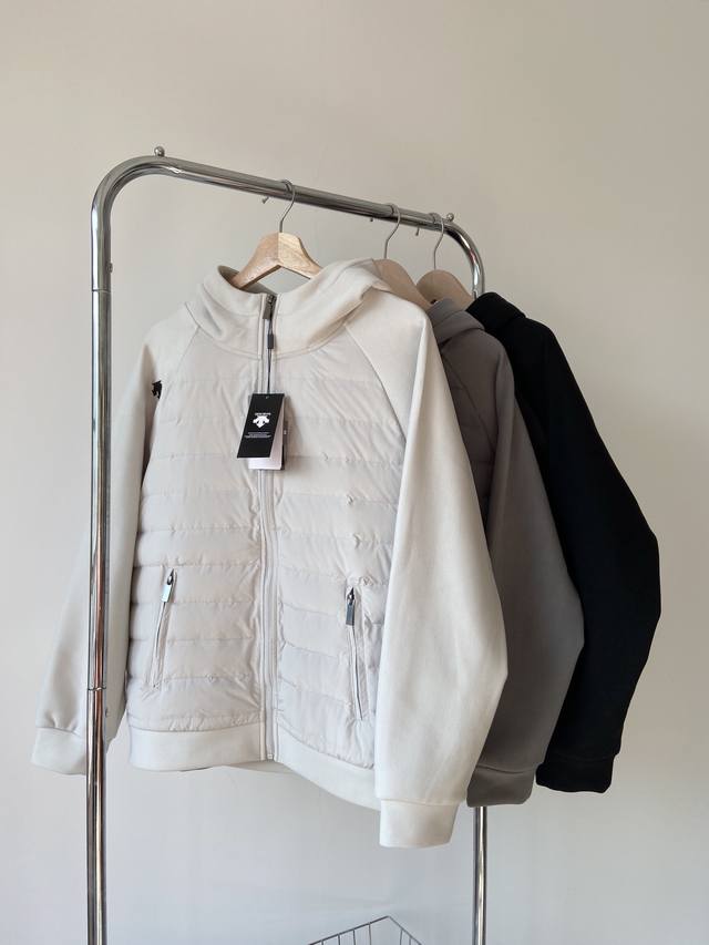 供 控 Descente 迪桑特 国标90绒拼接男女同款运动休闲短款轻薄羽绒服 拼接加绒连帽外套！ 迪桑特的火爆程度大家都知晓火爆程度和始祖鸟不相上下经典的款式