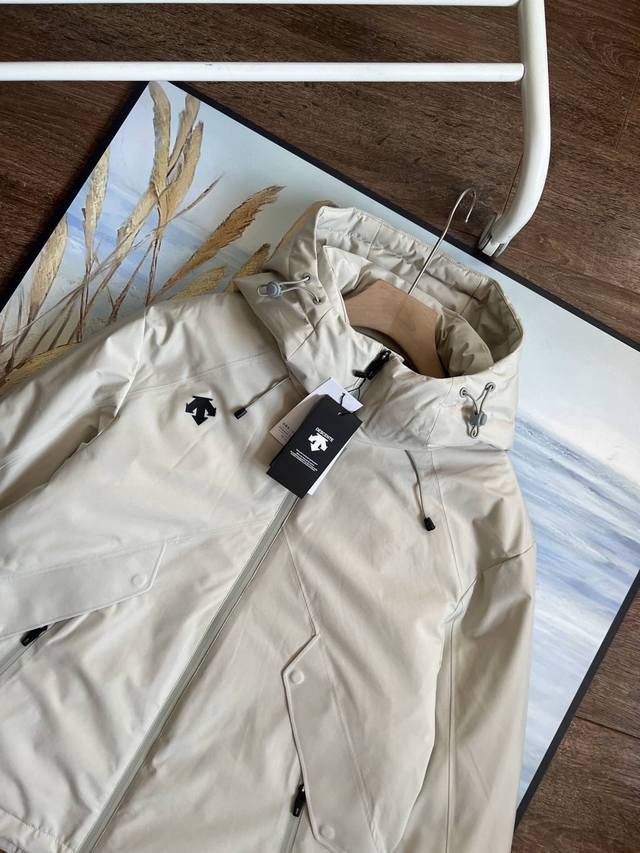 供 控 Descente 迪桑特户外机能冬季男女同款五色连帽休闲运动保暖羽绒服外套 3防科技+国际90白鸭绒 高蓬松 大朵绒 充绒量105-140克 材质：10