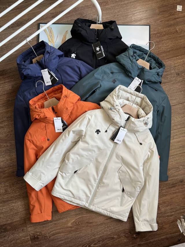 供 控 Descente 迪桑特户外机能冬季男女同款五色连帽休闲运动保暖羽绒服外套 3防科技+国际90白鸭绒 高蓬松 大朵绒 充绒量105-140克 材质：10